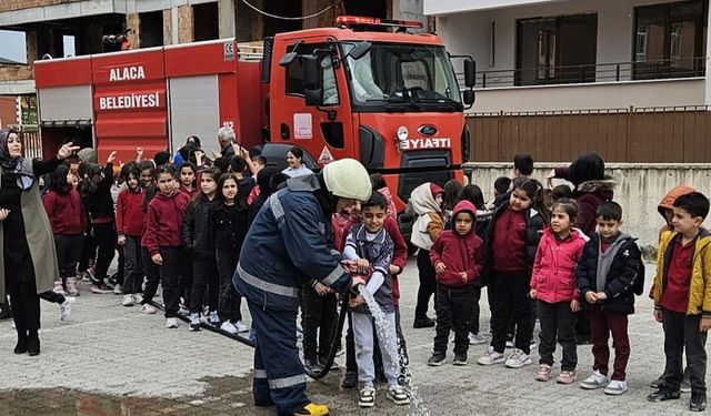 Çorum'da öğrenciler yangına müdahaleyi öğrendi