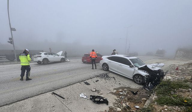 İki otomobilin çarpışması sonucu 6 kişi yaralandı