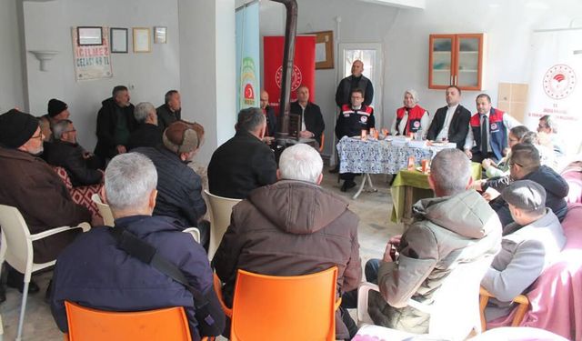 Düzce’de çiftçilere kahverengi kokarca, tarım sigortası ve kırsal kalkınma destekleri anlatıldı