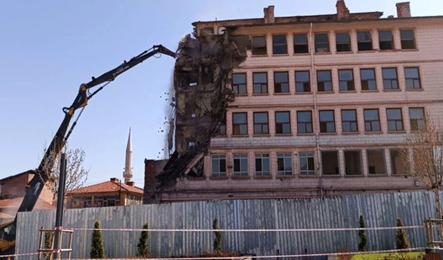 Tarihi Çorum Meydanı Projesi’nde çalışmalar devam ediyor
