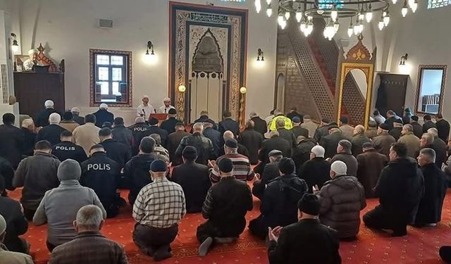 Sungurlu'da Polis Haftası'nda Mevlid-i Şerif programı ile şehitler için dua edildi