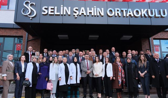 Milli Eğitim Bakanı Yusuf Tekin Selin Şahin Ortaokulunu eğitime açtı