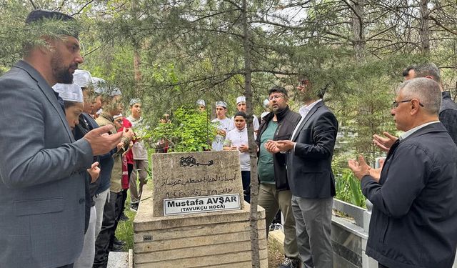 İskilipli Tavukçu Hoca, kabri başında dualarla anıldı