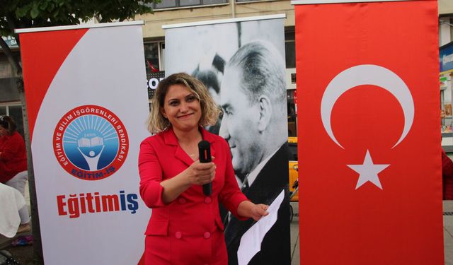 “Atatürk’ün izinde gençlerimizin yanındayız”