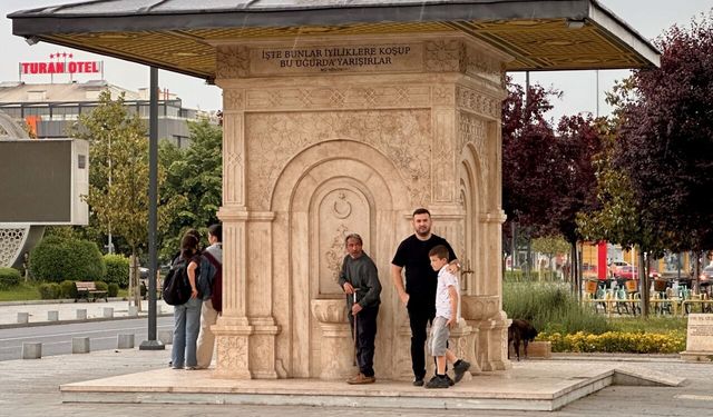 Düzce'de vatandaşlar aniden bastıran yağışa hazırlıksız yakalandı