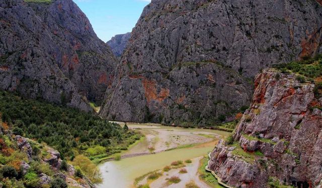 Herkes Hattuşa'yı biliyor ama... Çorum'daki bu kanyonu görenler hayran kalıyor!