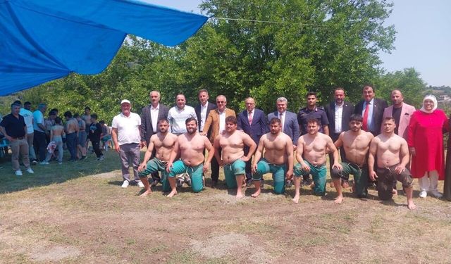 Ayvacık'ta Geleneksel Güreş Festivali'nde şehit Hakan Altıkatoğlu'nun anısı yaşatıldı