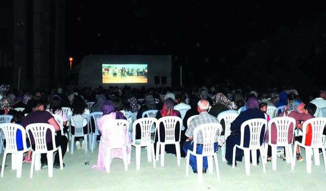 Seçim sözü tutuldu, mahalle şenlendi: Çorum'un bu ilçesinde sinema ücretsiz oldu
