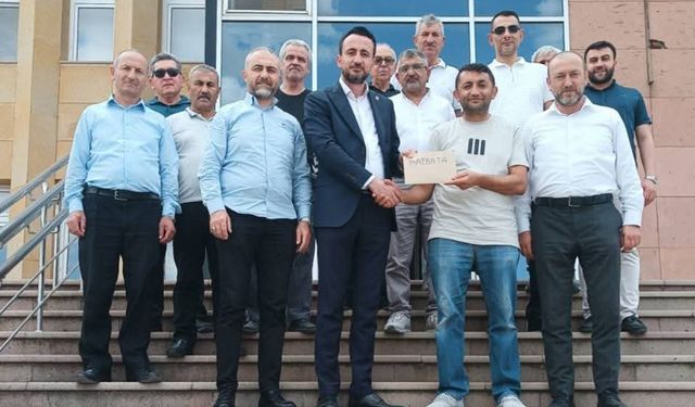 Ferhat Yeğen, Yeniden Refah Partisi Merkez İlçe Başkanlığı için mazbatasını aldı