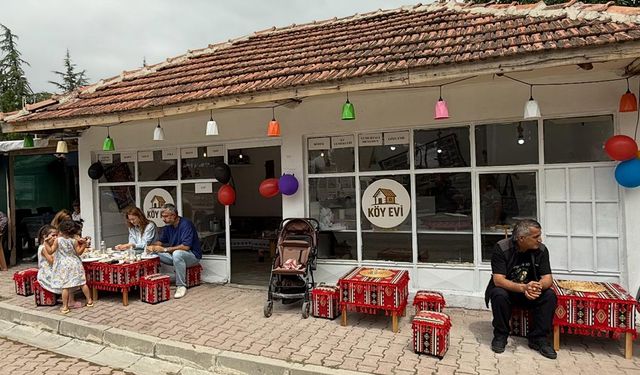 Tarihin kalbinde otantik mola: Alacahöyük’te Köy Evi Cafe hizmete açıldı