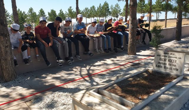 Alaca'da Kur’an kursu öğrencilerinden şehitlik ziyareti