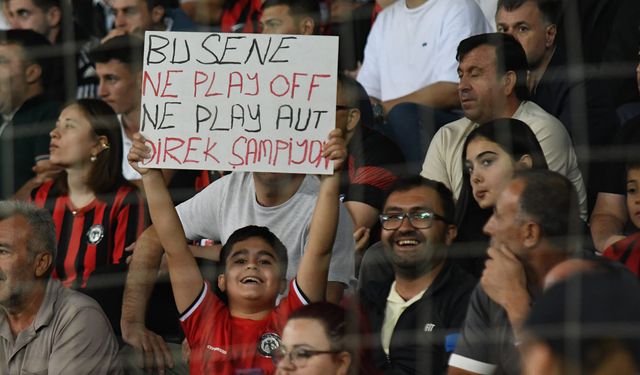 Çorum FK maçında dikkat çeken pankart: Küçük taraftar büyük mesaj verdi