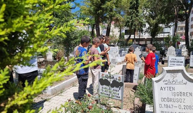Çorum’da mezarlıklarda duygu dolu yoğunluk