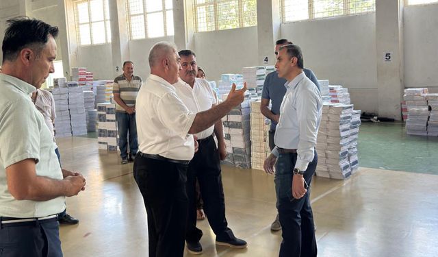 Kaymakam Duman, ücretsiz ders kitabı dağıtım sürecini yerinde inceledi