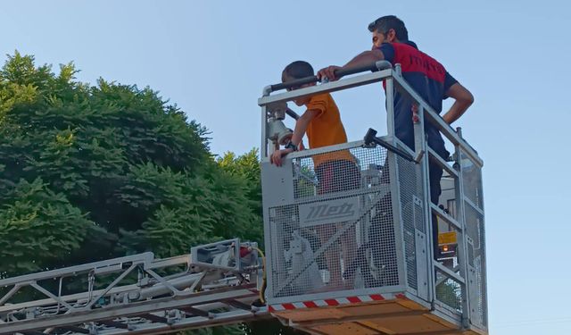 Osmancık’ta oyun parkında mahsur kalan çocuk sağ salim kurtarıldı