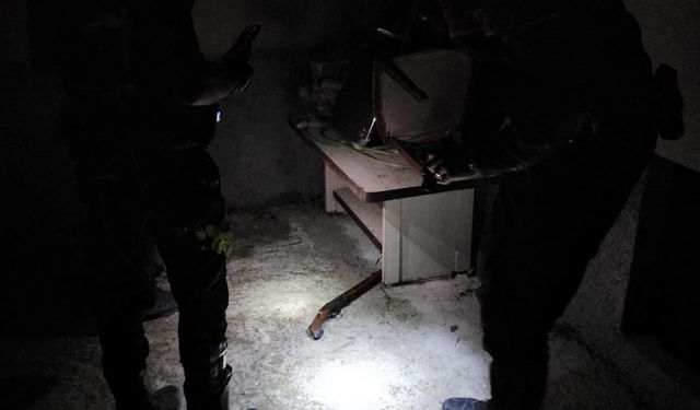 Çorum’da apartman balkonundan tüfekle ateş açtı: Zanlı gözaltında