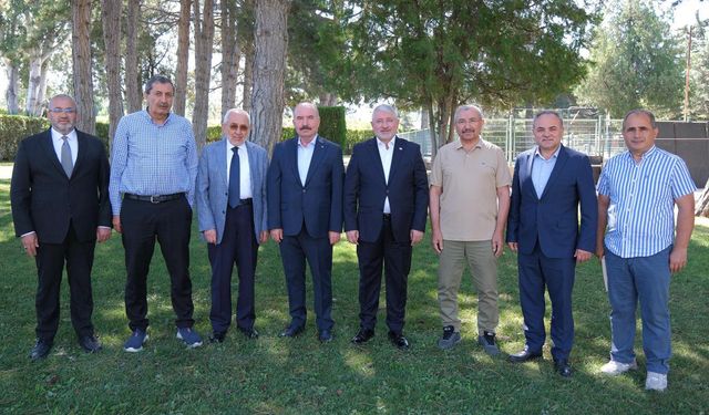 Çorum’da anlamlı buluşma! Siyasi ve kültürel isimler bir aradaydı
