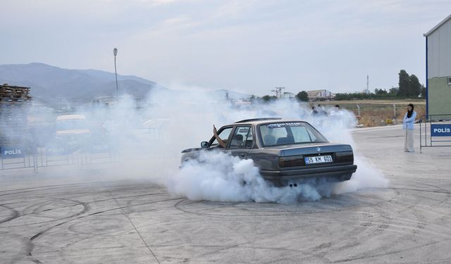 Gençler akın etti, 500 araç sergilendi: Amasya'daki modifiye şölenine Çorum'dan katılım!