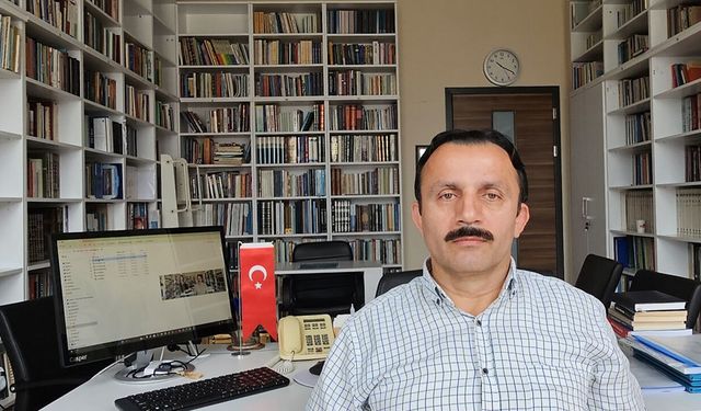 Prof. Dr. Ahmet İshak Demir Kimdir, Kaç Yaşında, Aslen Nereli, Ne Mezunu, Kariyeri ve Hangi Görevlerde Bulundu?