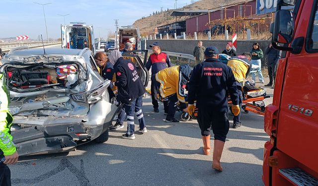 Çorum–Ankara yolunda feci kaza: Cip ve kamyon kavşakta çarpıştı, 5 yaralı