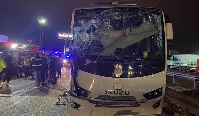 Amasya’da cezaevi nakil aracı kaza yaptı: 9'u asker çok sayıda yaralı var