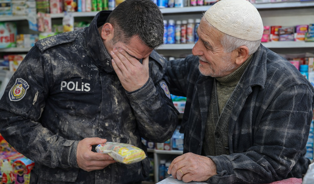 “Size deterjan satmam” diyen bakkal, polis memurunu gözyaşlarına boğdu