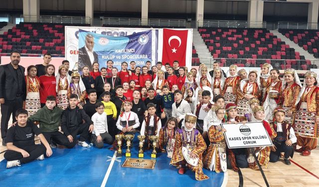 Kadeş sahnede fırtına estirdi: 7 ödül birden