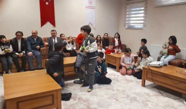 Berat Kandili’nde Alaca’da çocuklarla bir araya geldiler