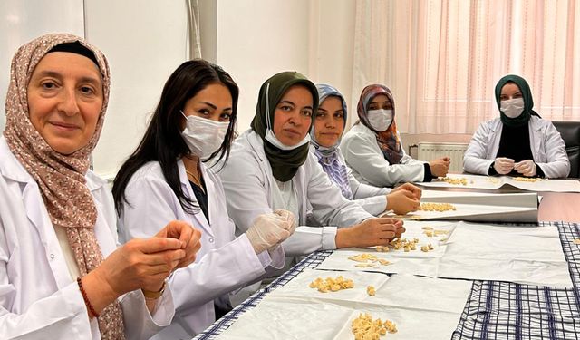 Elleriyle hazırladılar: Mantılar iyilik kolilerine girdi