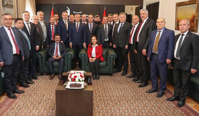 Cumhuriyet Halk Partisi Çorum heyeti Ankara’da Genel Başkan Özgür Özel ile görüştü