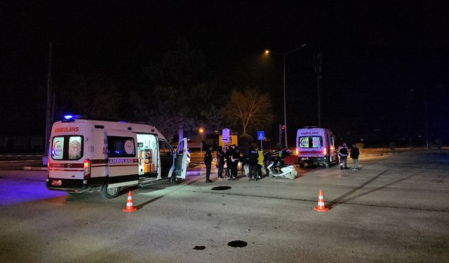 Çorum’da kavşakta motosikletler çarpıştı: 2 yaralı