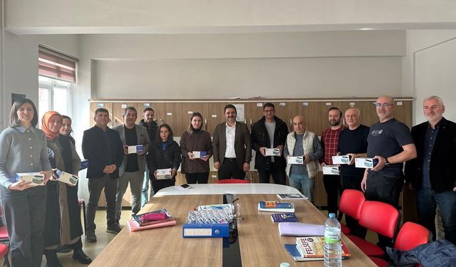 Alaca’daki eğitim çalışanlarına anlamlı ziyaret