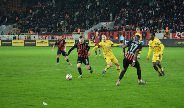 Çorum FK evinde 3 golle yıkıldı