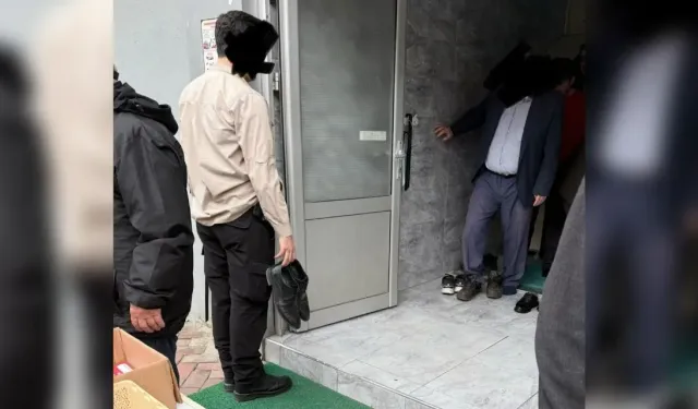 Karabük'te protokol krizi: Cami önündeki fotoğraf sosyal medyayı salladı