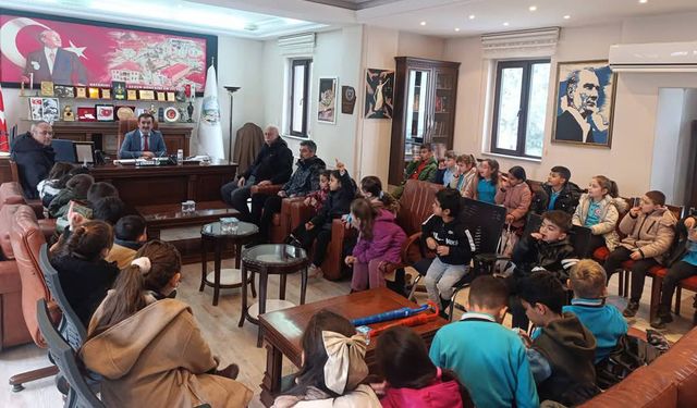 Minikler yerel yönetimi belediyede öğrendi