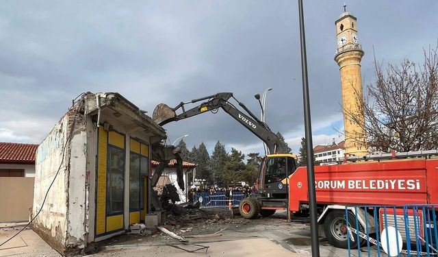 Tarihi Çorum Meydanı’nda son engel kaldırıldı