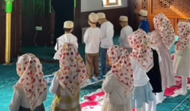 Sungurlu’da minikler camide saf tuttu