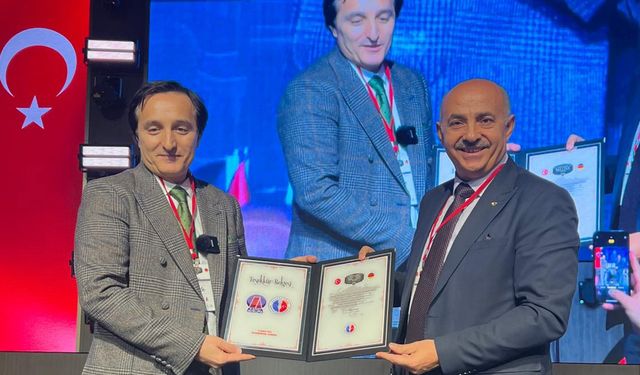 Vatan Öz Avrupa'da yılın gazetecisi seçildi