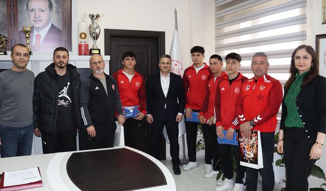 Çorumlu genç güreşçiler, İstanbul ve Kocaeli'de minderi rakiplerine dar etti