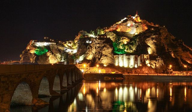 Osmancık’ın tarihi mirası gece ışıklarıyla büyülüyor
