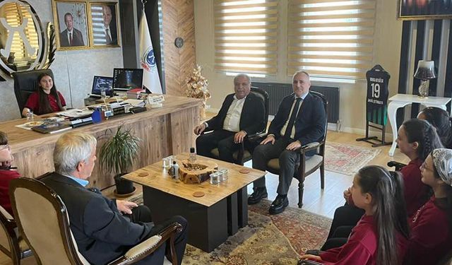Dodurga’da 23 Nisan’da başkanlık koltuğu öğrenciye devredildi