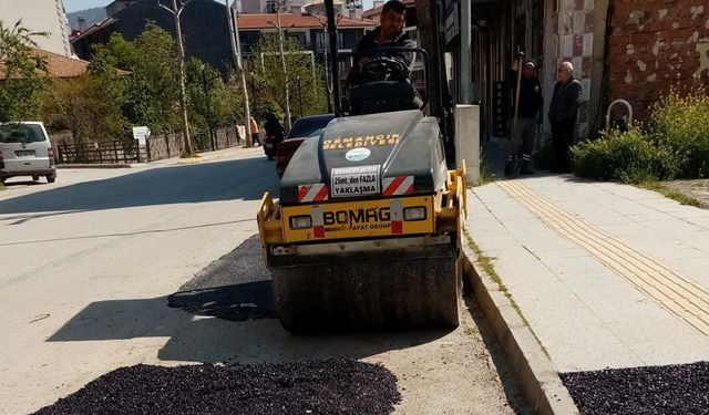 Osmancık’ta üç mahallede yol bakım çalışması
