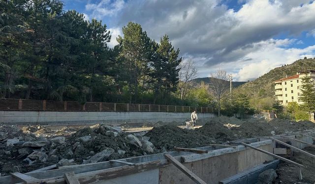 İskilip’te halı saha projelerinde çalışmalar sürüyor