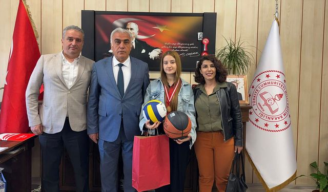 Medine Efnan Topçuer il birincisi oldu: Ödüllendirildi