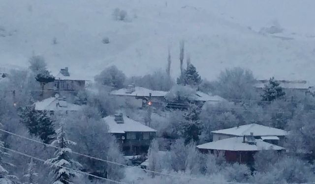 Boğazkale Yazır köyü beyaza büründü
