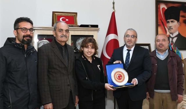 Çorum’u temsil Miray Yağmur Dölek Cemil Çağlar’ı ziyaret etti