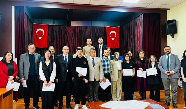 Safahat paneline yoğun ilgi: Atatürk Anadolu Lisesi birinci