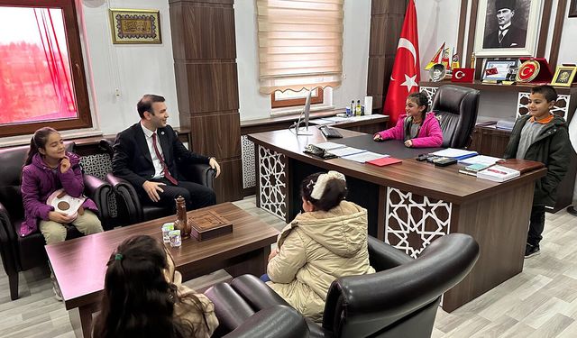 Uğurludağ’da makam koltuğu çocuklara emanet edildi