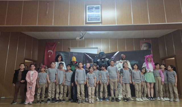 Uğurludağ’da minikler için uzay temalı tiyatro etkinliği