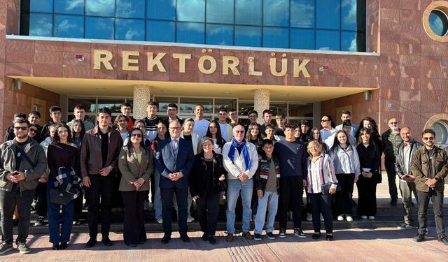 Atatürkçü Düşünce Topluluğu, ortaokul öğrencilerini kampüste ağırladı